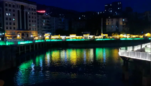 蓝狐光电集团通过此项目树立了少数民族地区城市更新典范：以光基因解码地域文化，用科技温度重构人城关系，最终在峨边山水间书写了一部“光影版民族现代诗”。.........