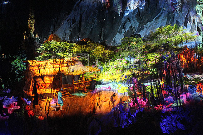 溶洞投影也成为旅游景区夜游振消费的重点被推广